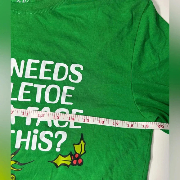 Dr Seuss - The Grinch - Who Needs Mistletoe with a Face Like This T Shirt 🎄 - Picture 2 of 5